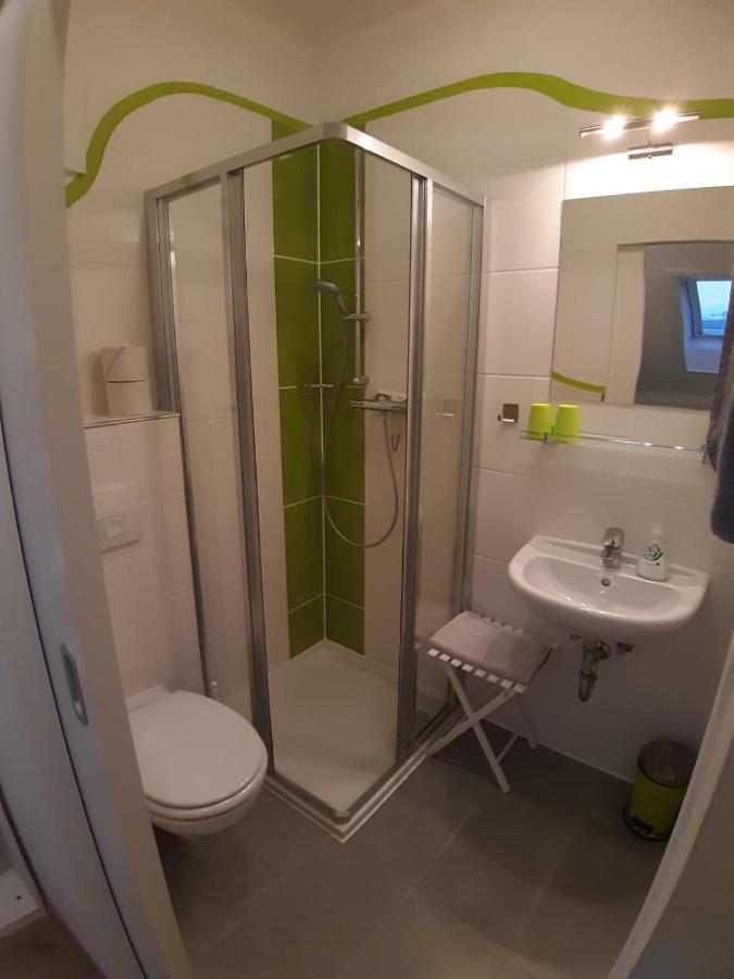 Ferienwohnung Und Zimmer Kassar Bikertipp Маутерндорф Екстериор снимка