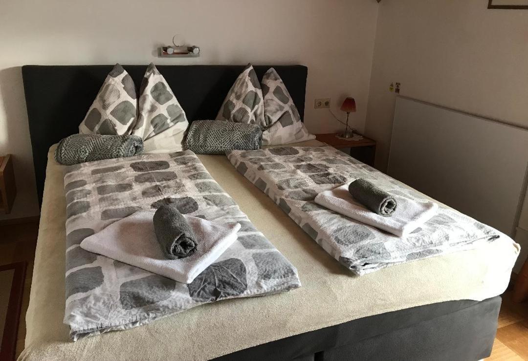 Ferienwohnung Und Zimmer Kassar Bikertipp Маутерндорф Екстериор снимка