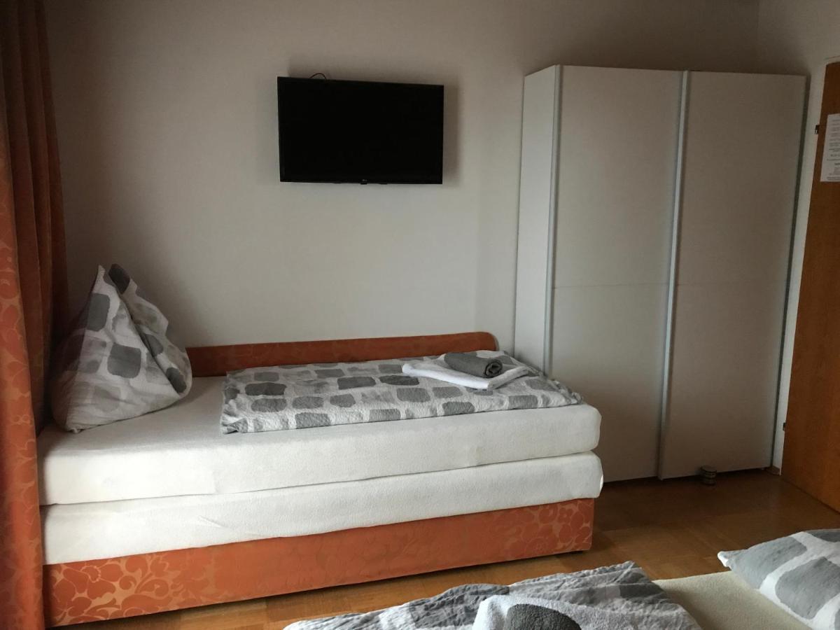 Ferienwohnung Und Zimmer Kassar Bikertipp Маутерндорф Екстериор снимка